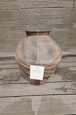 Αγορά Κομψός, μοντέρνος φυτευτής από ίνες πηλού με ανθεκτικότητα στον παγετό και ανάγλυφη επιφάνεια online manufacture