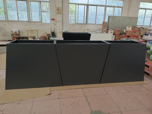 Γεωμετρικές μεταλλικές γλάστρες ανθεκτικές σε καιρό σε μαύρο χρυσό και ασήμι